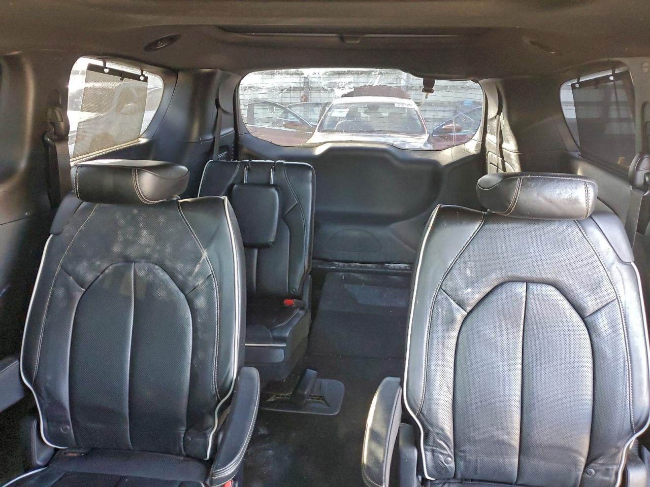 2018 Chrysler Pacifica Limited VIN: 2C4RC1GGXJR358317 Lot: 93924765