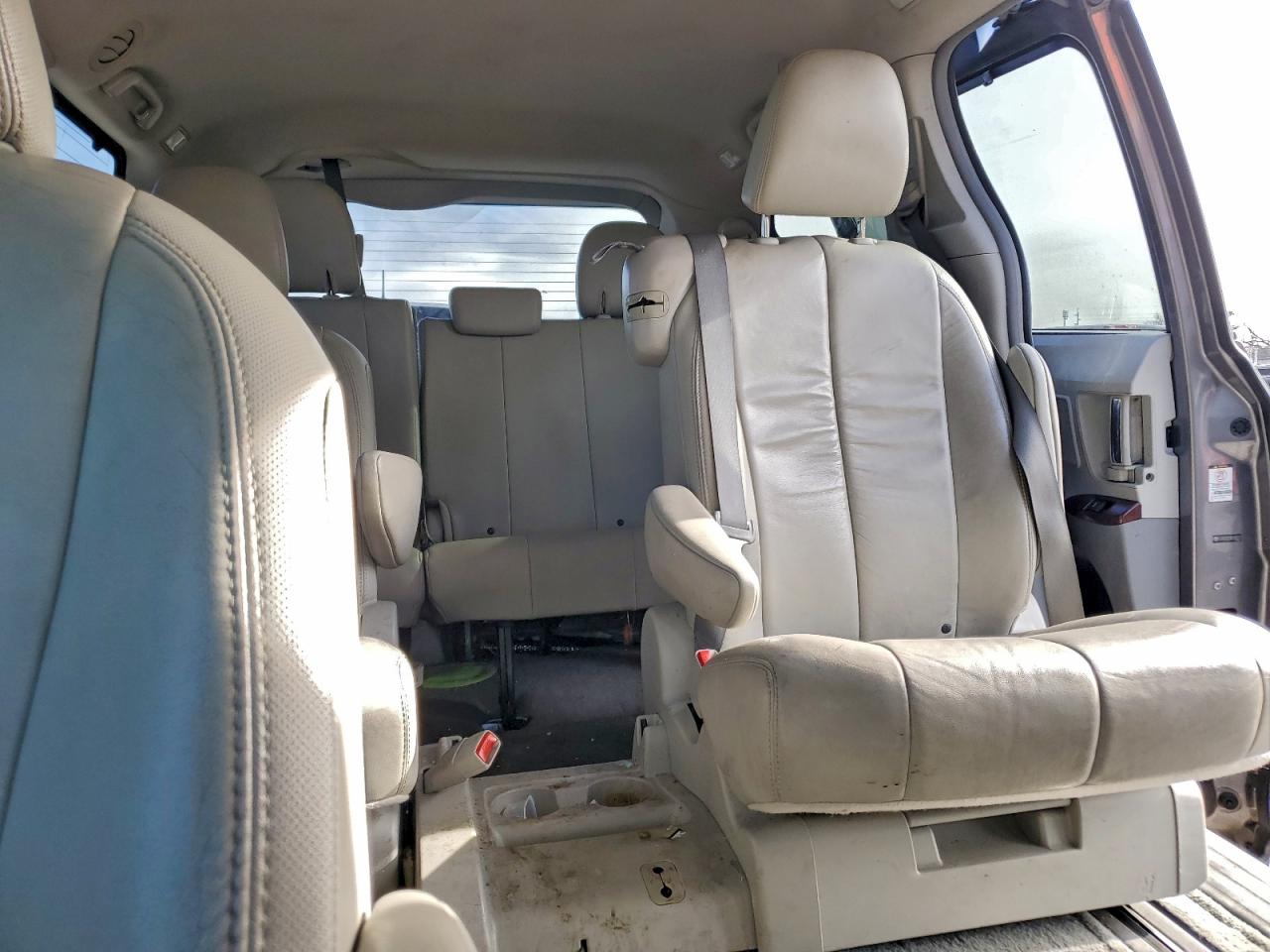 2011 Toyota Sienna Xle VIN: 5TDYK3DC9BS109527 Lot: 94238095