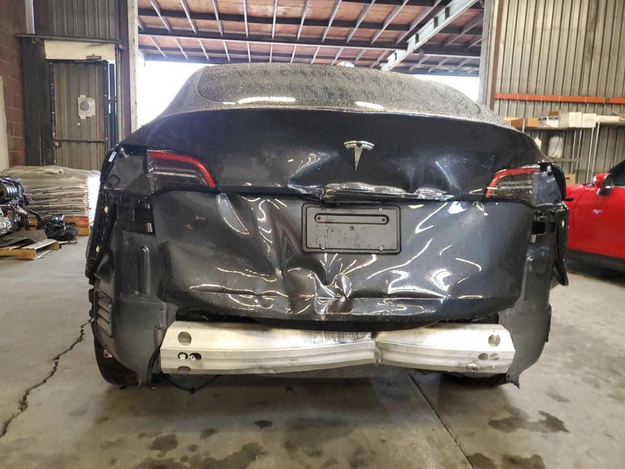 2024 Tesla Model Y VIN: 7SAYGDEDXRF095749 Lot: 92852895