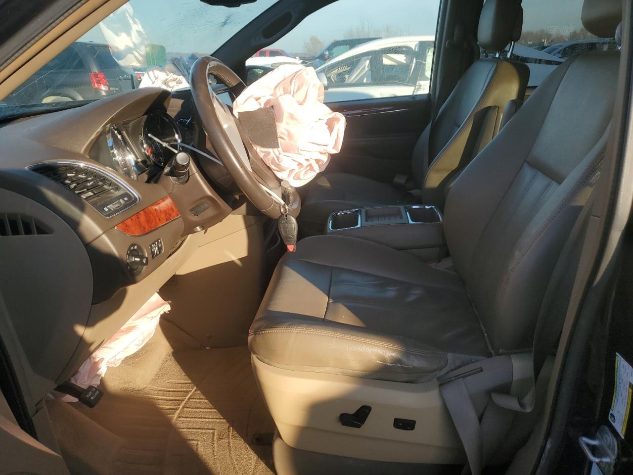 2014 Chrysler Town & Country Touring VIN: 2C4RC1BG8ER381270 Lot: 92830945