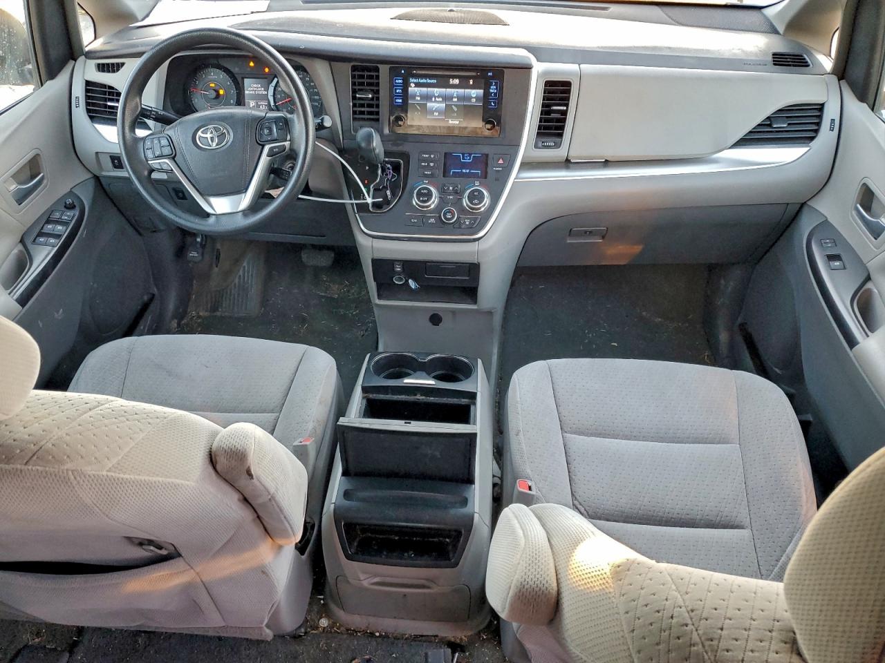 2015 Toyota Sienna Le VIN: 5TDKK3DC7FS562203 Lot: 94712595