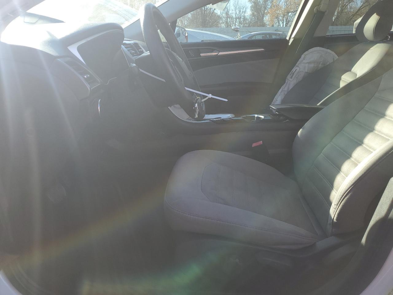 2015 Ford Fusion S VIN: 1FA6P0G74F5114917 Lot: 93145955