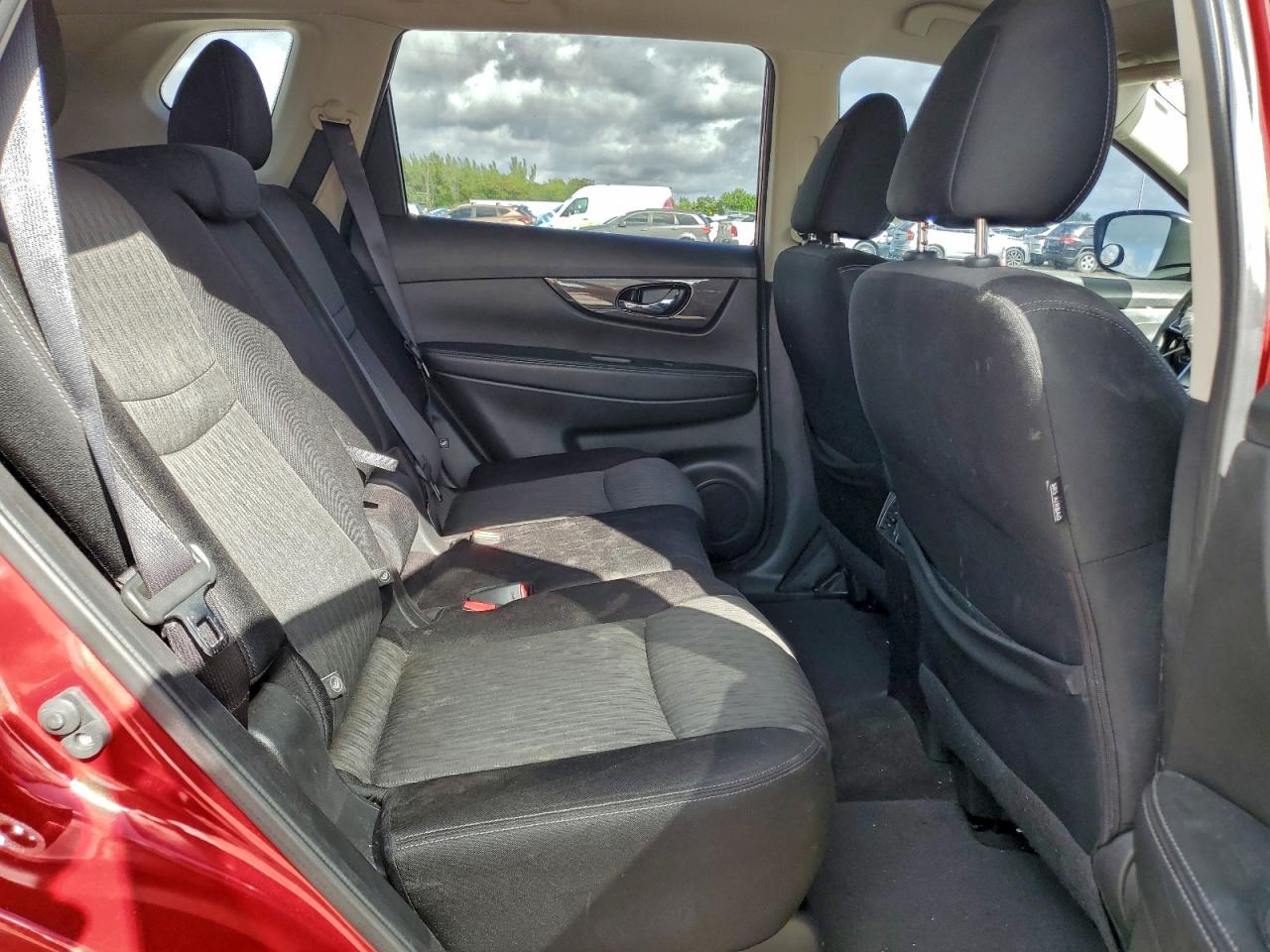 2017 Nissan Rogue S VIN: JN8AT2MT9HW400115 Lot: 94649625