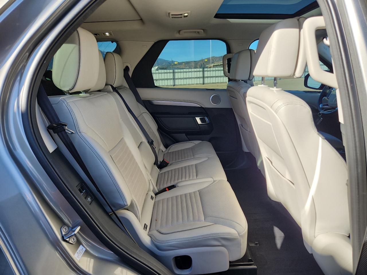 2017 Land Rover Discovery First Edition VIN: SALRTBBV2HA015228 Lot: 92192075