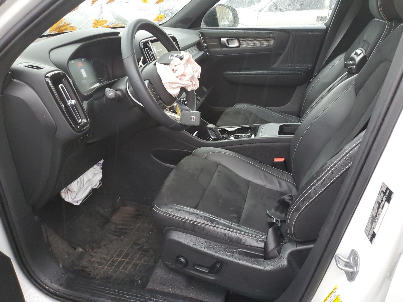 2022 Volvo Xc40 T5 R-Design VIN: YV4162UM4N2700415 Lot: 91659635