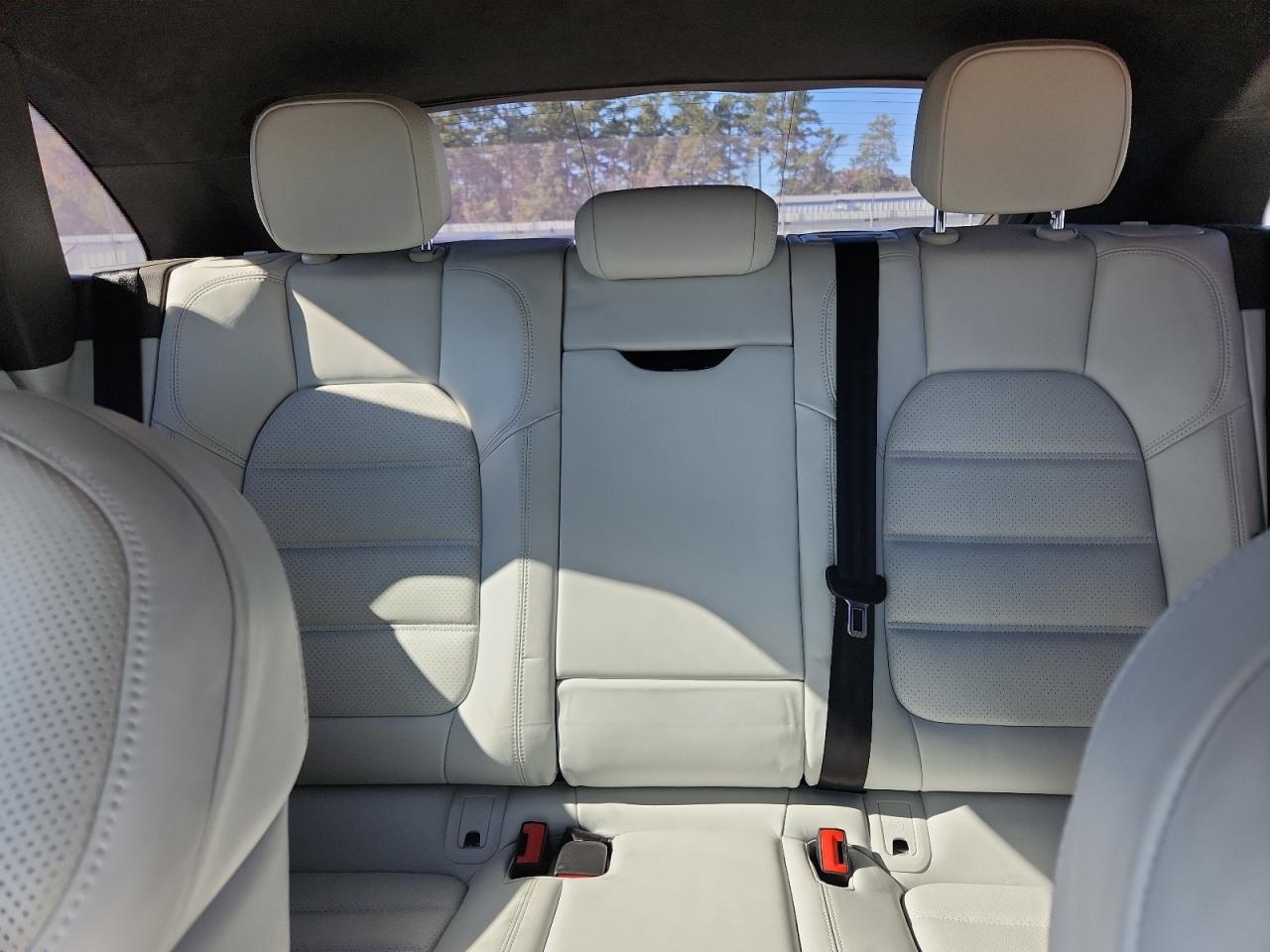 2020 Porsche Macan Turbo VIN: WP1AF2A54LLB60621 Lot: 90726485