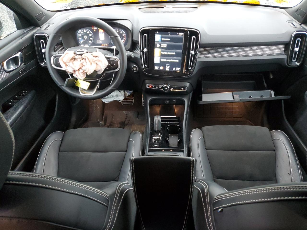 2022 Volvo Xc40 T5 R-Design VIN: YV4162UM4N2700415 Lot: 91659635