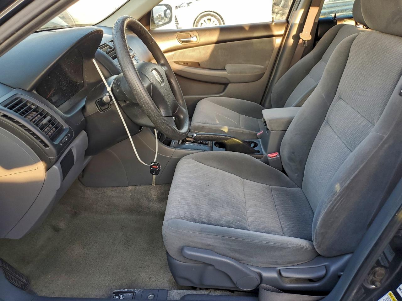 2005 Honda Accord Lx VIN: 3HGCM56495G706218 Lot: 94135425