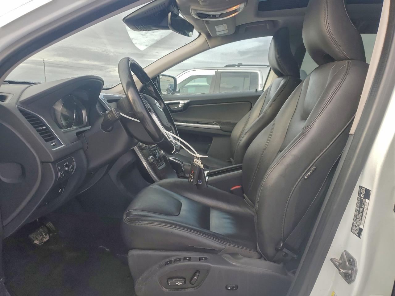 2016 Volvo Xc60 T5 Premier VIN: YV4612RK1G2833468 Lot: 93270385