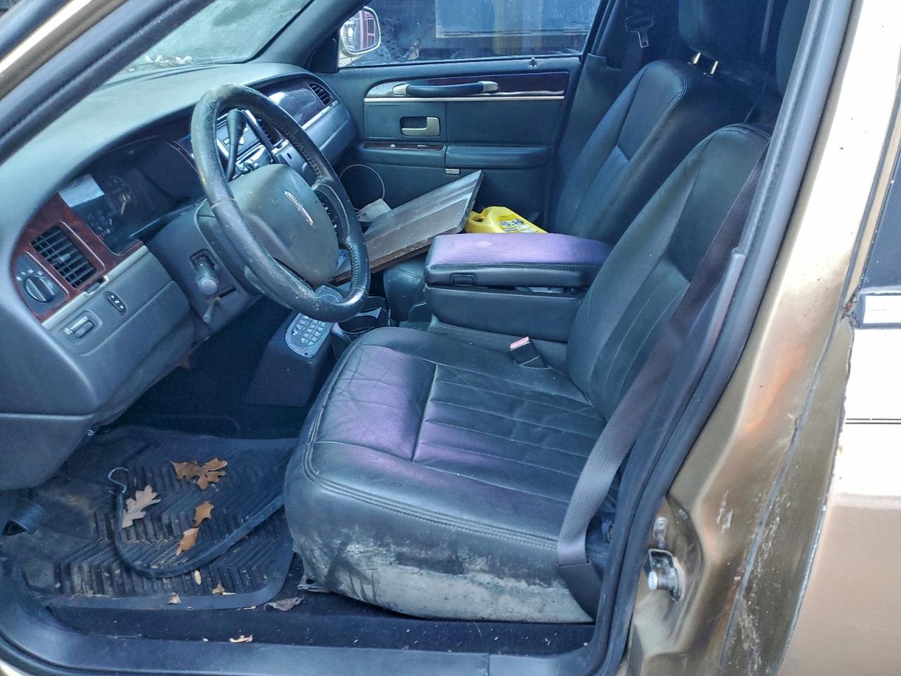 2011 Lincoln Town Car Executive VIN: 1L1FM88W67Y614291 Lot: 94065975