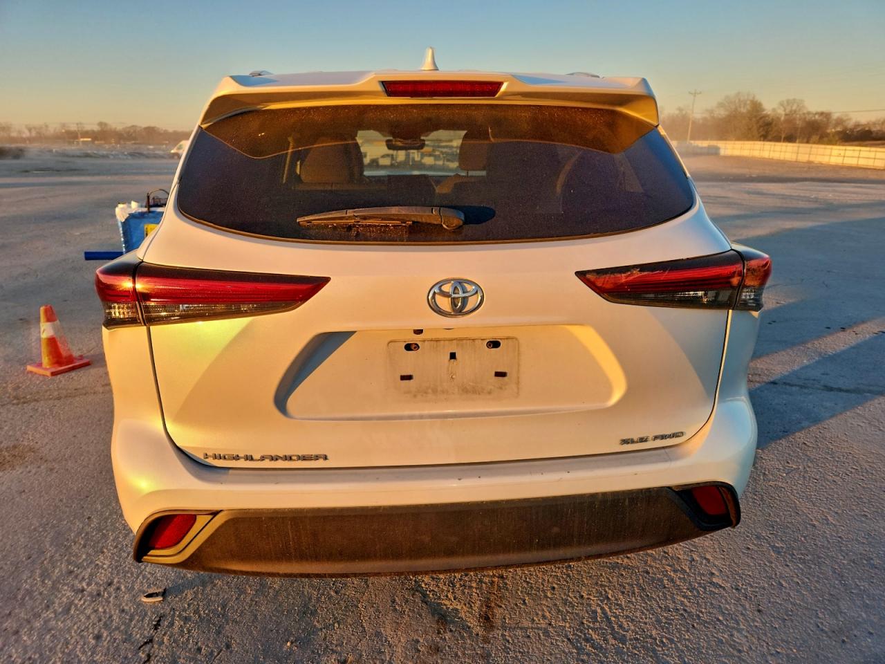 2022 Toyota Highlander Xle VIN: 5TDGZRBHXNS243783 Lot: 94400225