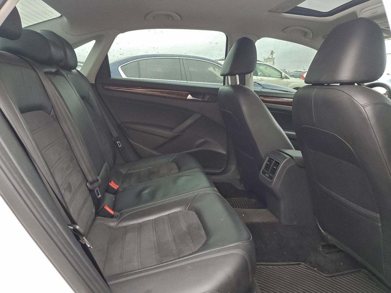 2013 Volkswagen Passat Sel VIN: 1VWCN7A34DC025498 Lot: 94299045