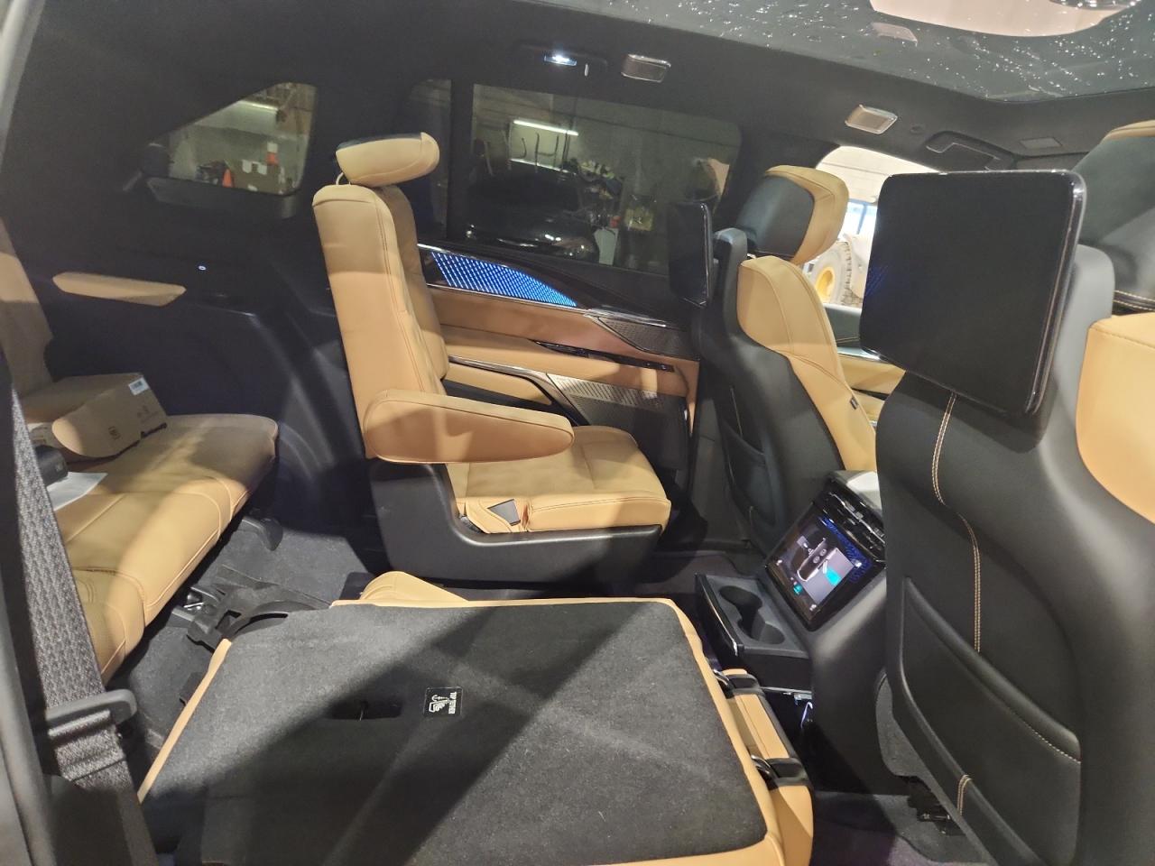 2025 Cadillac Escalade Iq Sport-2 VIN: 1GYTEFKL1SU102664 Lot: 91687625