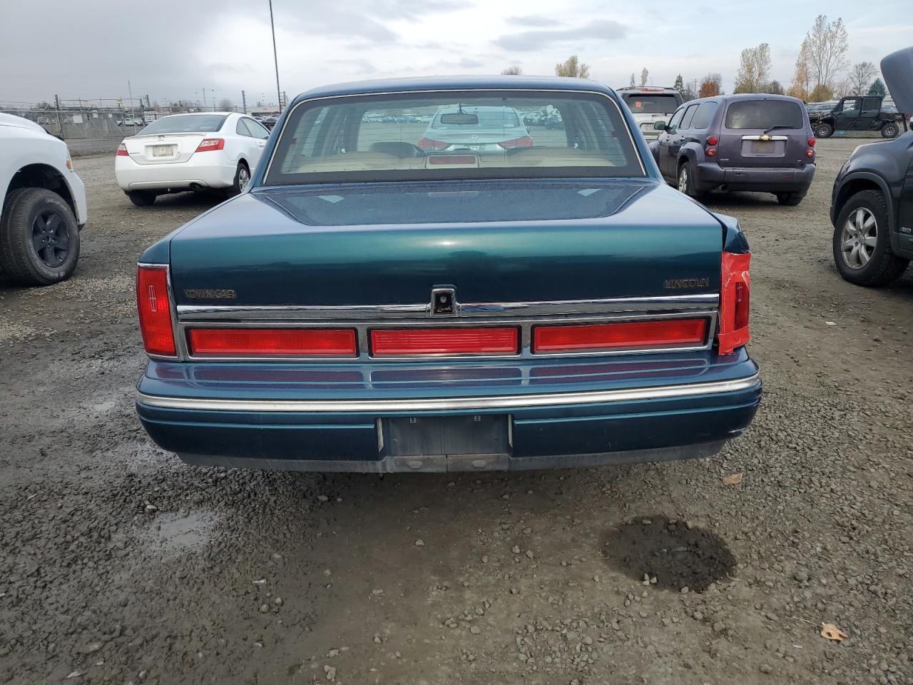 1997 Lincoln Town Car Signature VIN: 1LNLM82W4VY732380 Lot: 91482895