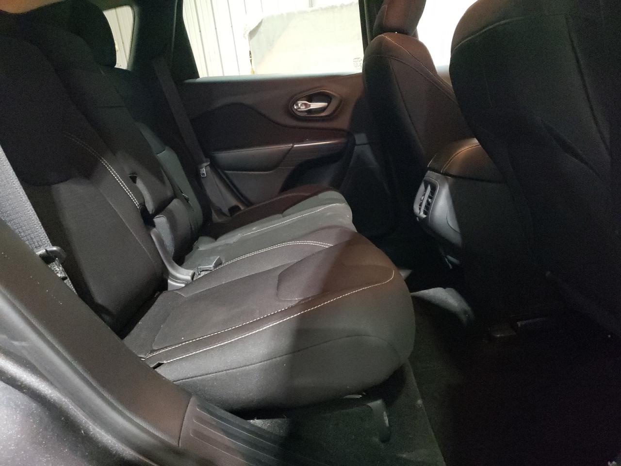 2015 Jeep Cherokee Latitude VIN: 1C4PJMCB2FW615834 Lot: 92686585