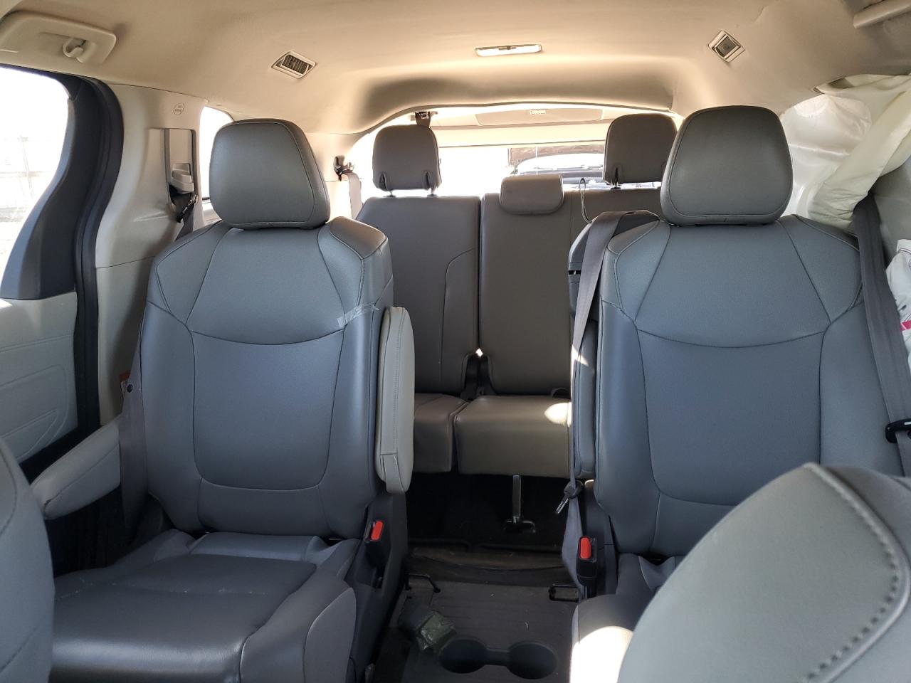 2021 Toyota Sienna Xle VIN: 5TDJRKEC0MS063045 Lot: 92928205