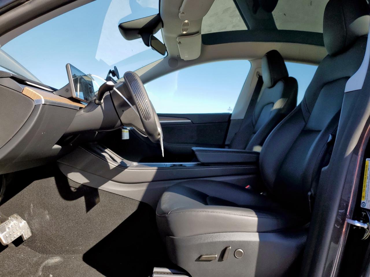 2024 Tesla Model Y VIN: 7SAYGDEEXRA242562 Lot: 90516775