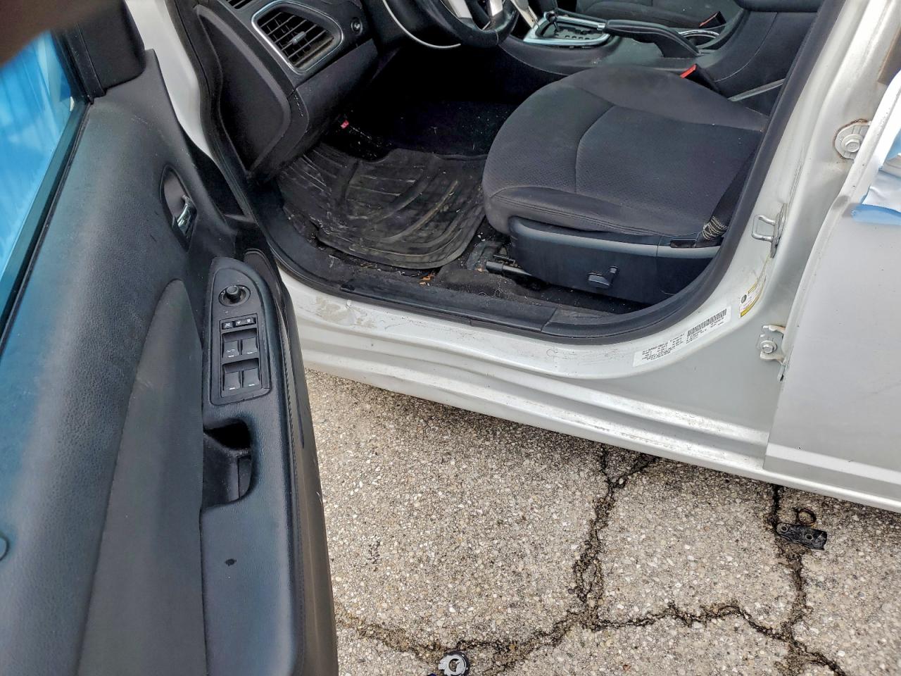 2012 Chrysler 200 Touring VIN: 1C3CCBBB0CN267200 Lot: 89463985