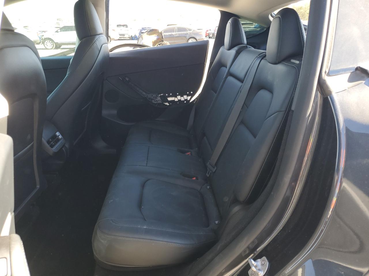 2024 Tesla Model Y VIN: 7SAYGDEEXRF063523 Lot: 92223945