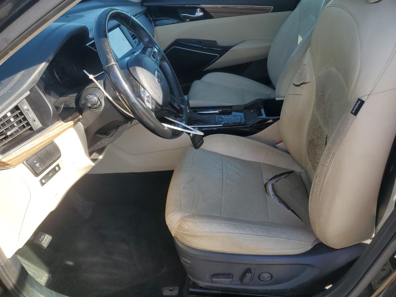 2017 Kia Cadenza Premium VIN: KNALB4J19H5086717 Lot: 93278815