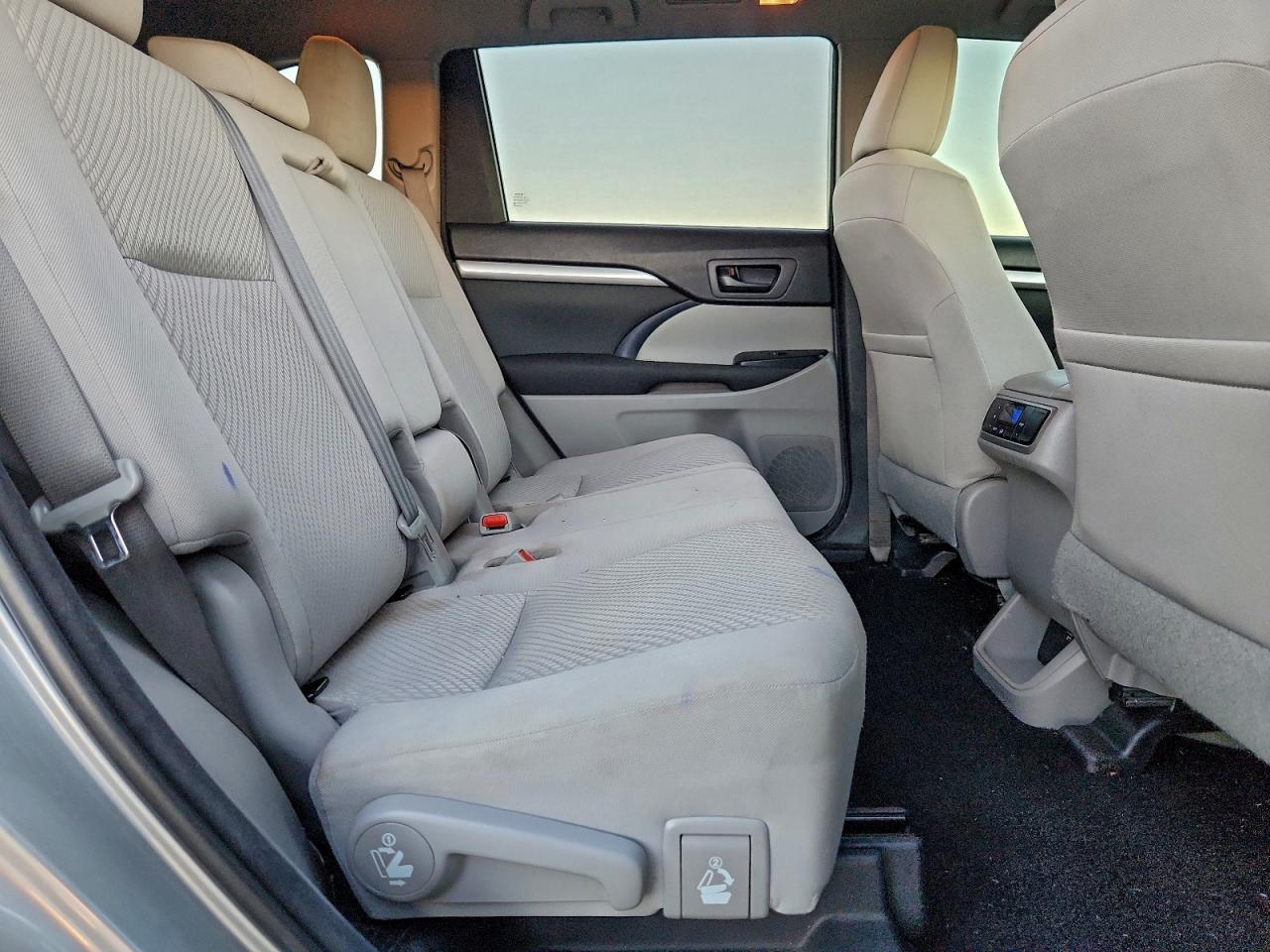 2017 Toyota Highlander Le VIN: 5TDZARFH8HS030698 Lot: 94474265