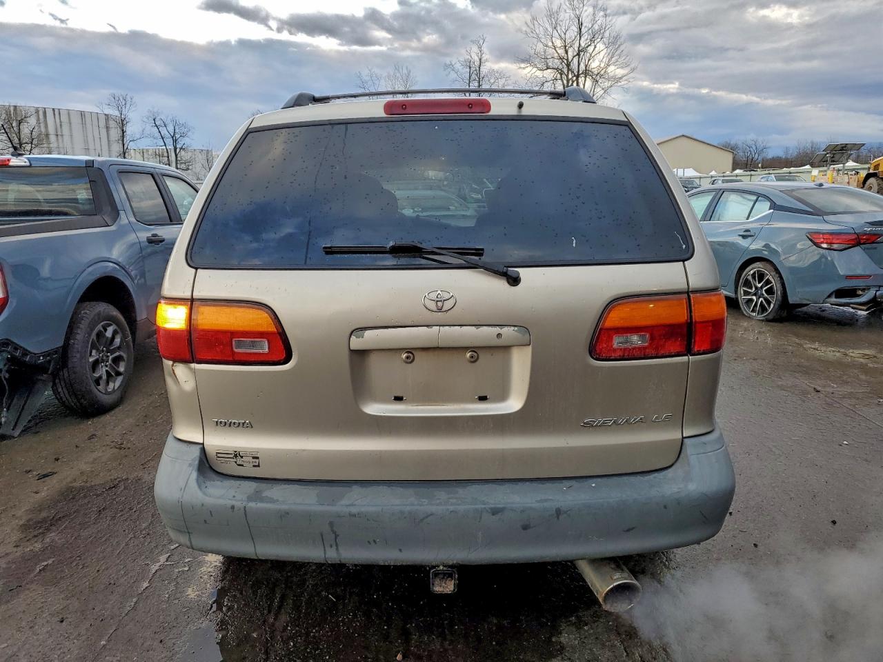 2000 Toyota Sienna Le VIN: 4T3ZF13C2YU270548 Lot: 94310665