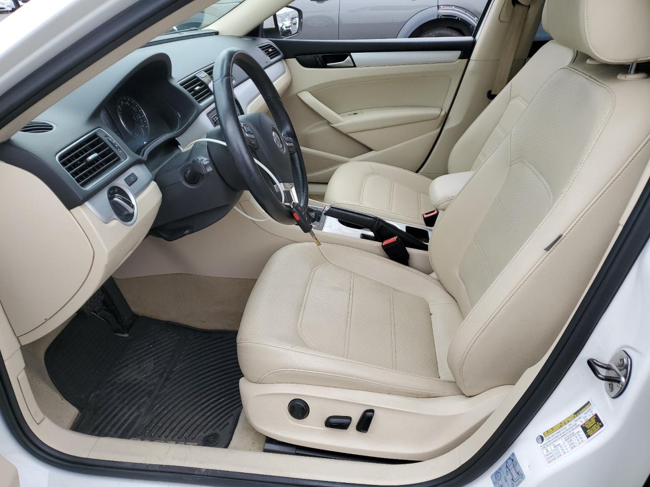 2013 Volkswagen Passat Se VIN: 1VWBP7A35DC131917 Lot: 92132295