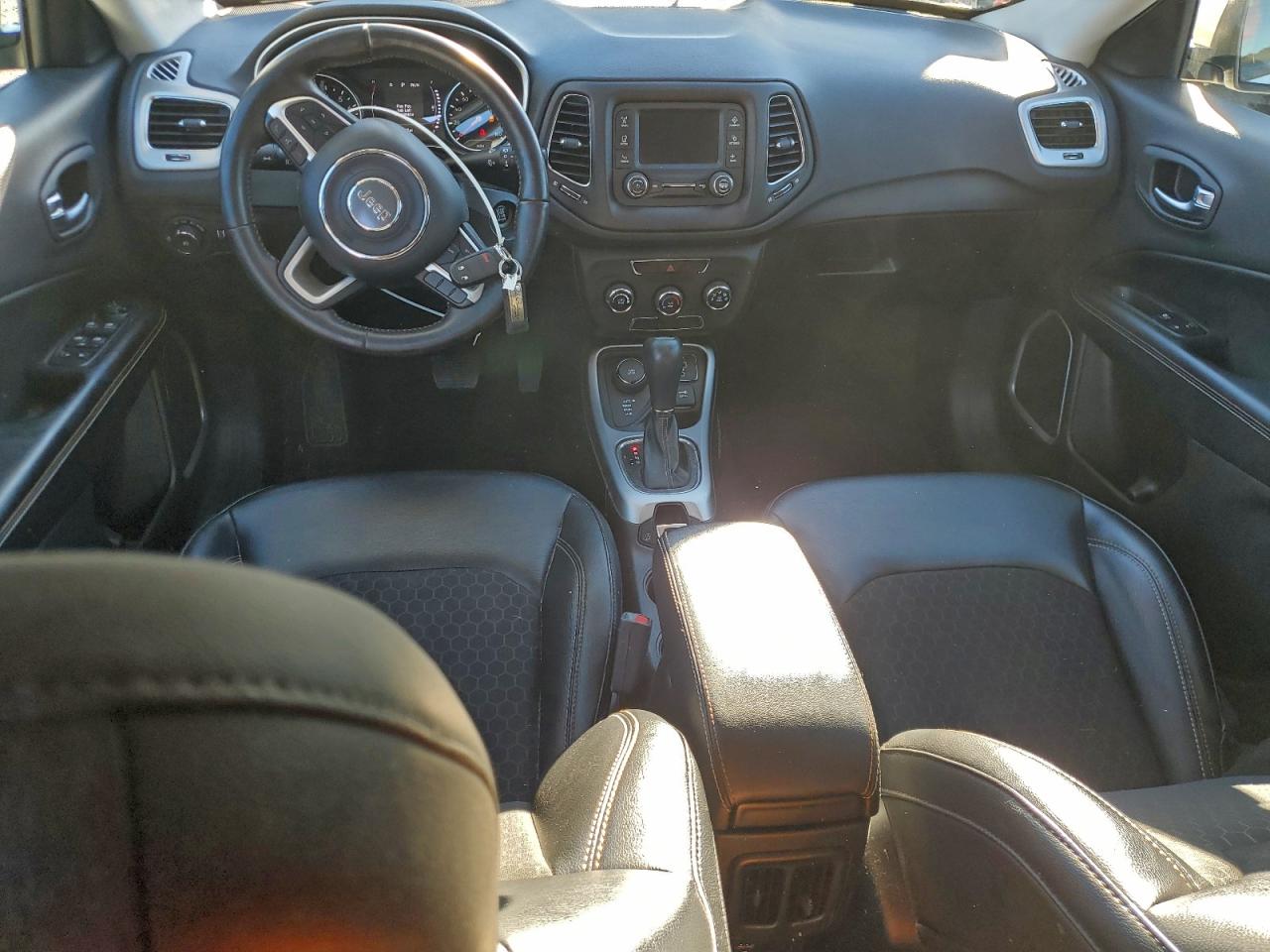 2018 Jeep Compass Latitude VIN: 3C4NJDBBXJT246602 Lot: 93911945