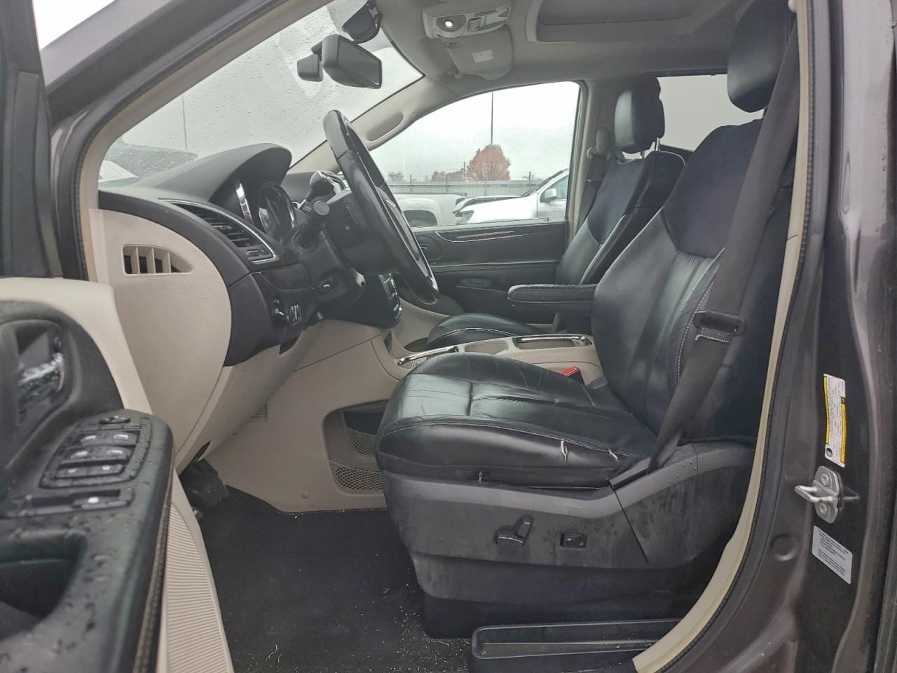 2015 Chrysler Town & Country Limited Platinum VIN: 2C4RC1GG7FR726850 Lot: 93104665