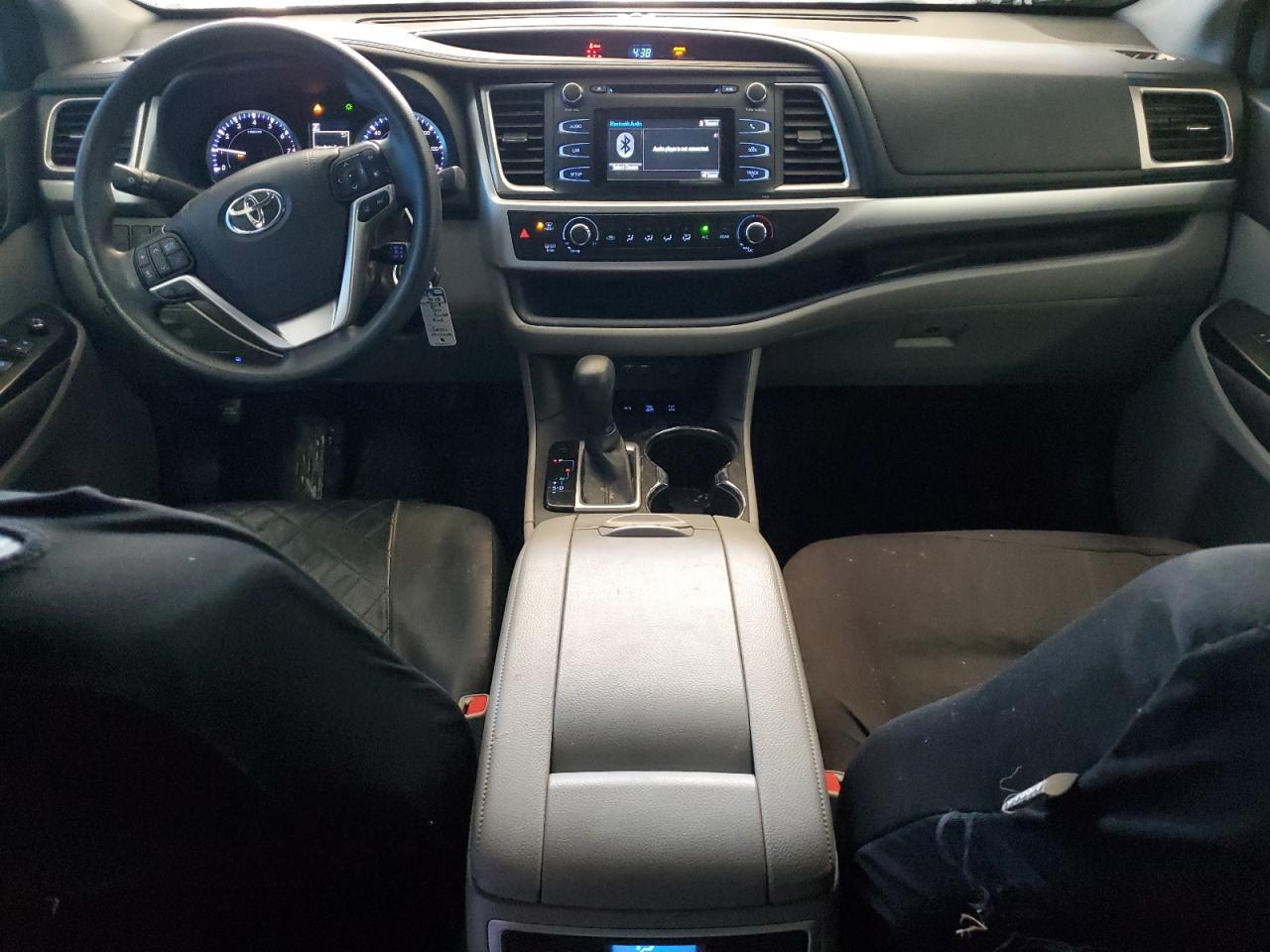 2019 Toyota Highlander Le VIN: 5TDBZRFH0KS710855 Lot: 90842335