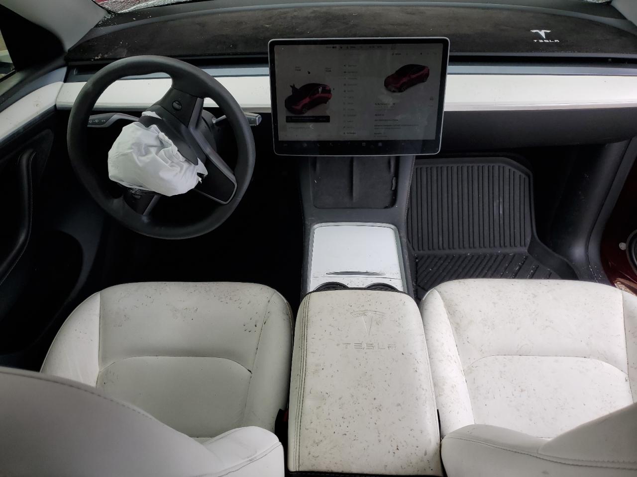 2024 Tesla Model Y VIN: 7SAYGDEE7RA272439 Lot: 92590975