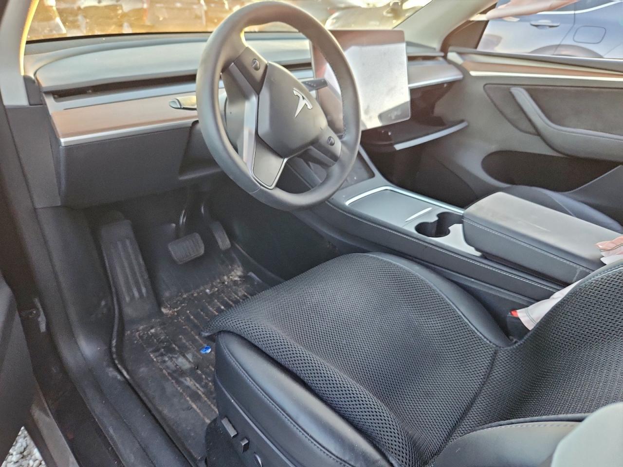 2024 Tesla Model Y VIN: 7SAYGDED3RF111807 Lot: 94389745