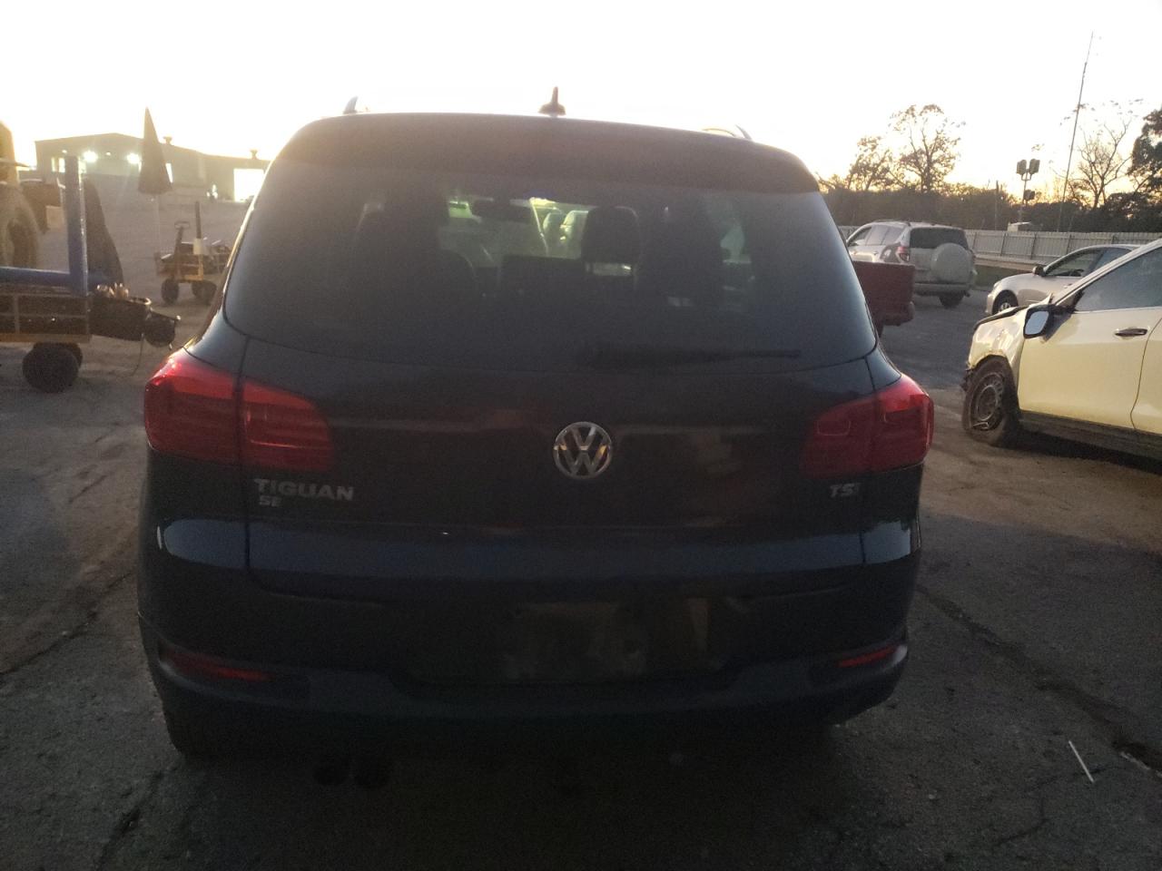 2016 Volkswagen Tiguan S VIN: WVGBV7AX8GW593785 Lot: 90858015