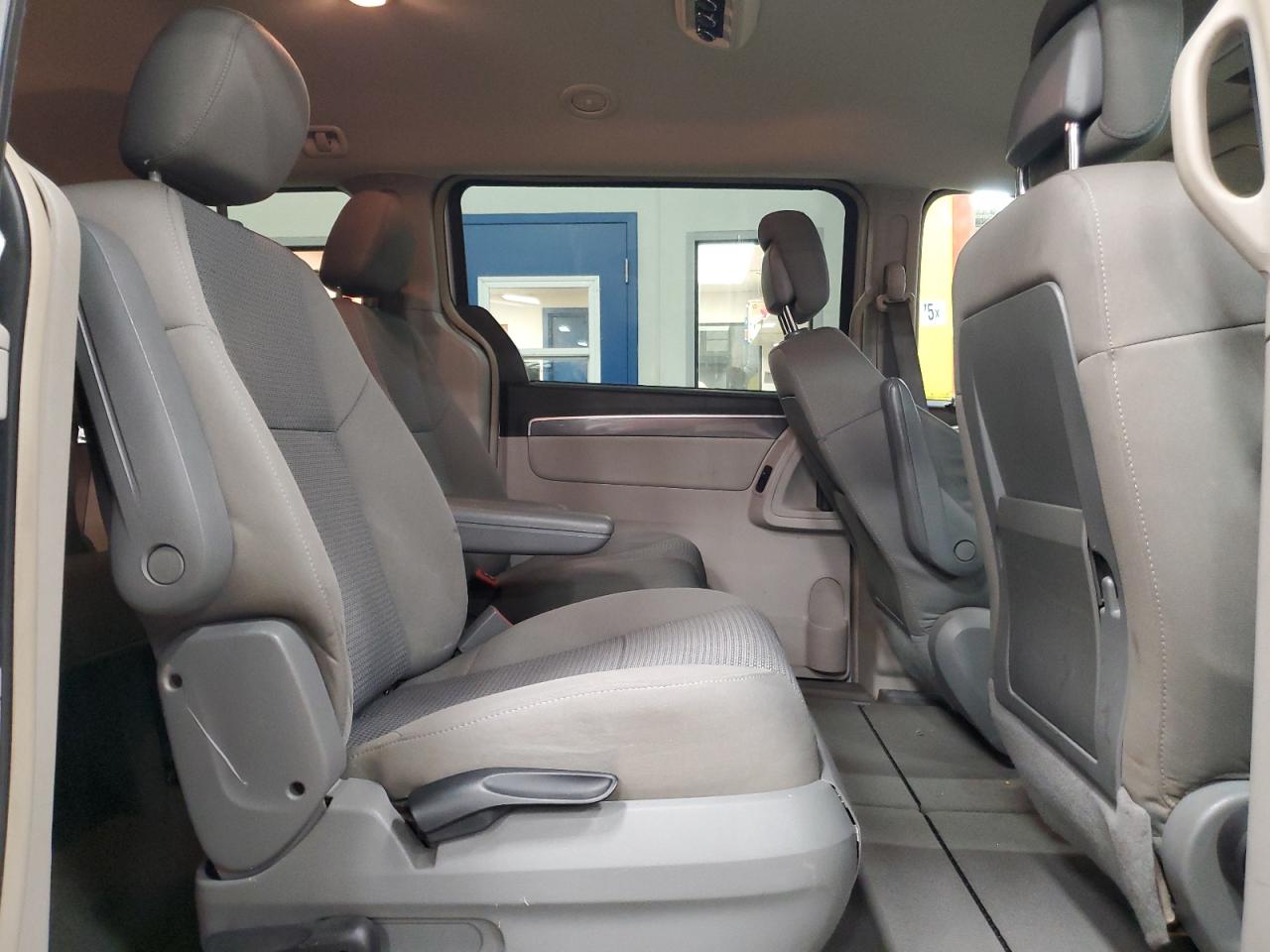 2011 Volkswagen Routan S VIN: 2V4RW4DG4BR805096 Lot: 92469205