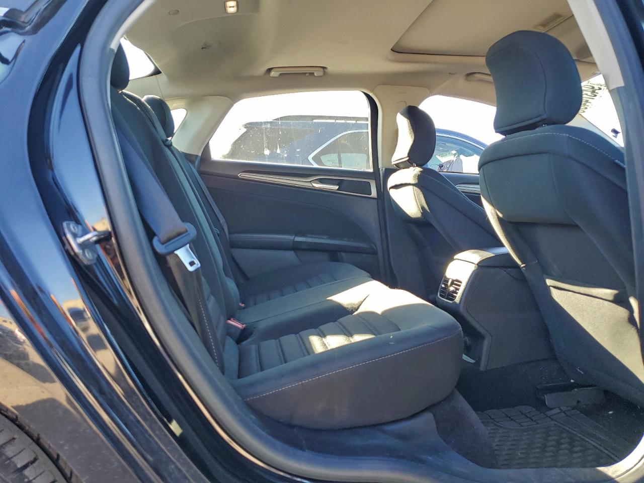 2019 Ford Fusion Se VIN: 3FA6P0LU2KR139544 Lot: 94374435