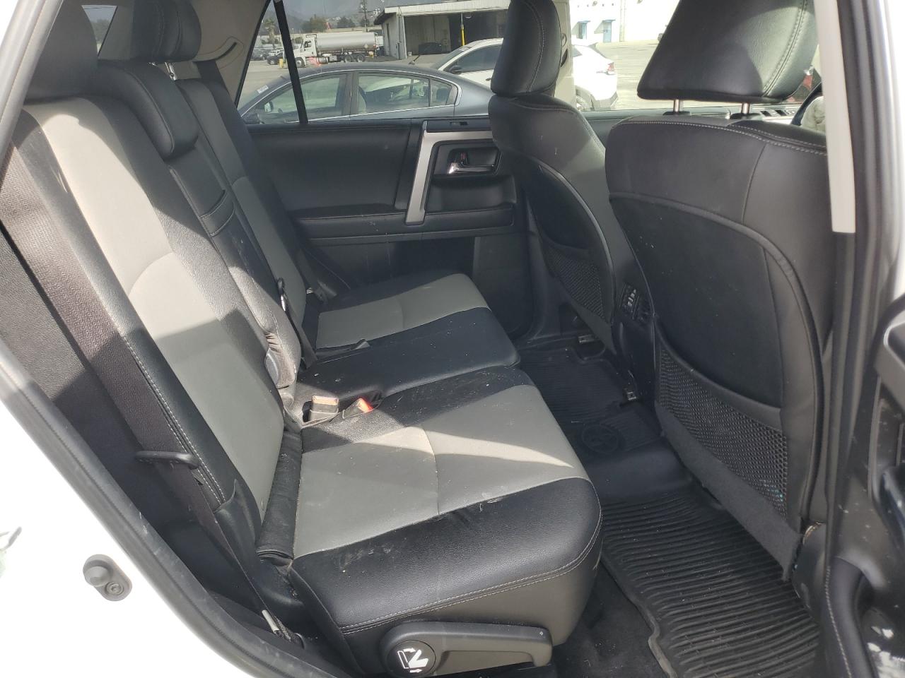 2018 Toyota 4Runner Sr5/Sr5 Premium VIN: JTEBU5JR5J5602805 Lot: 92547155