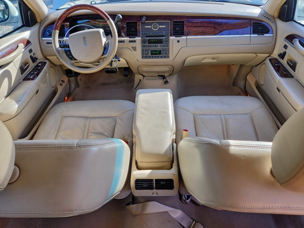 2006 Lincoln Town Car Signature Limited VIN: 1LNHM82V26Y608817 Lot: 94353155