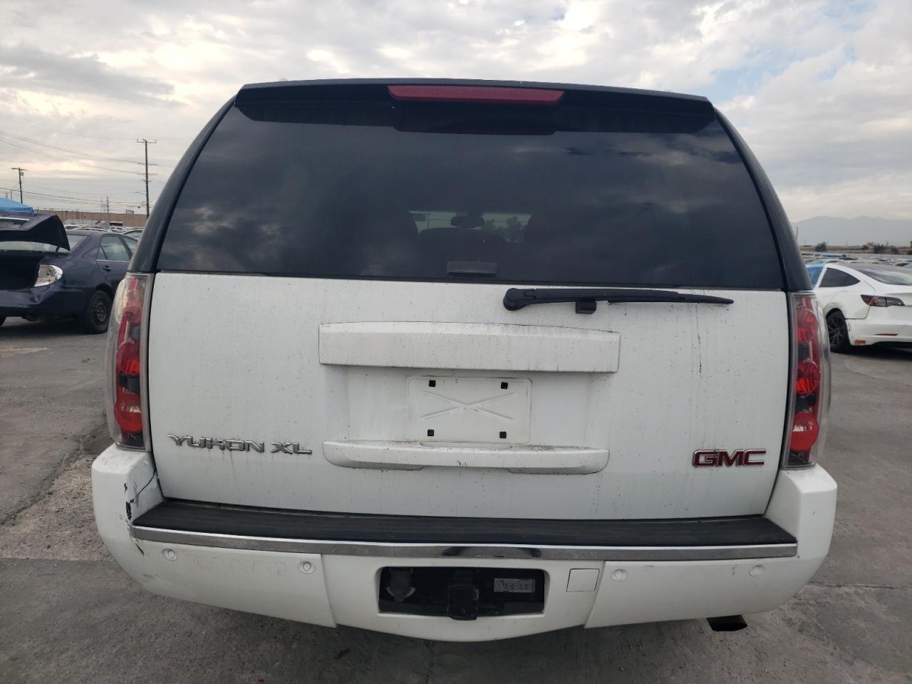 2007 GMC Yukon Xl Denali VIN: 1GKFK66887J257419 Lot: 92952535
