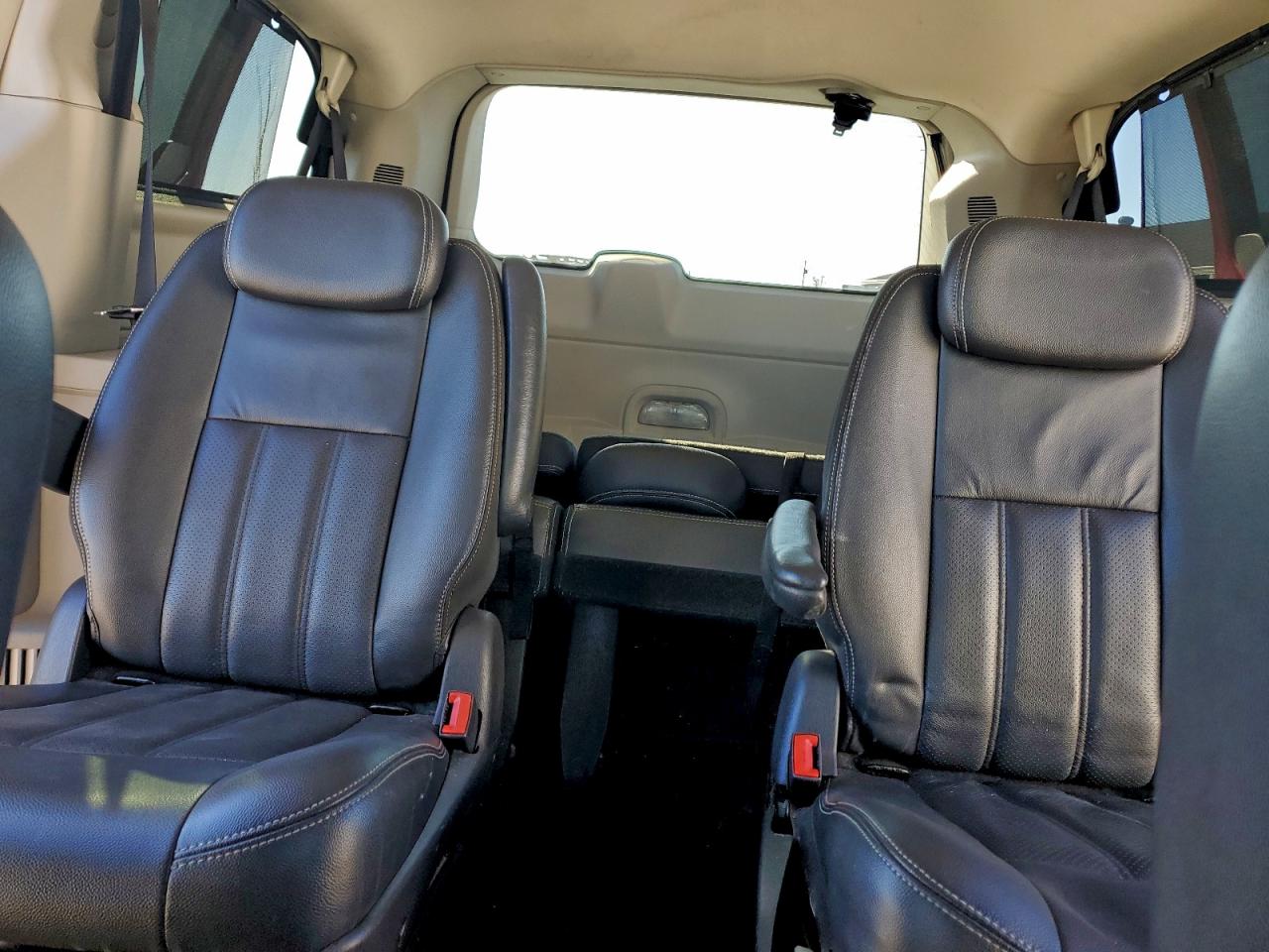 2010 Chrysler Town & Country Touring Plus VIN: 2A4RR8D10AR495123 Lot: 94138265