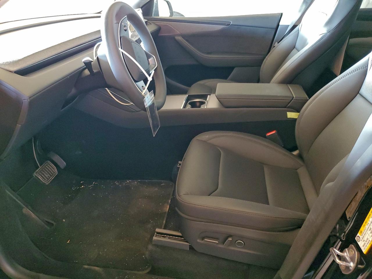 2026 Tesla Model Y VIN: 7SAYGDED0TA492763 Lot: 94421435