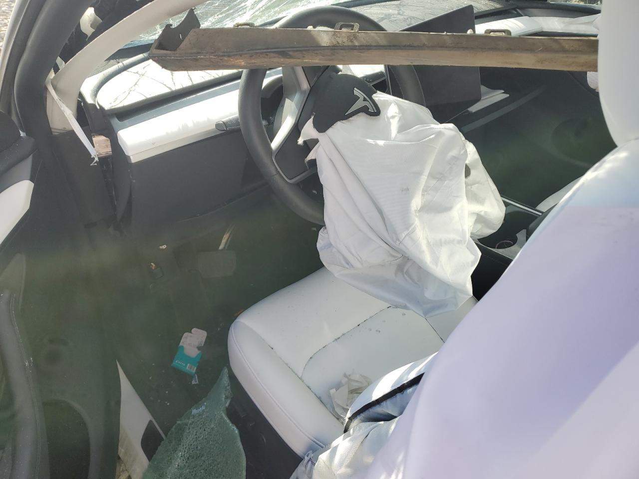 2024 Tesla Model Y VIN: 7SAYGDEE9RF179182 Lot: 92398325