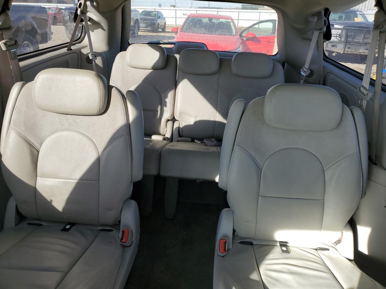 2005 Chrysler Town & Country Limited VIN: 2C8GP64L65R338600 Lot: 92476475