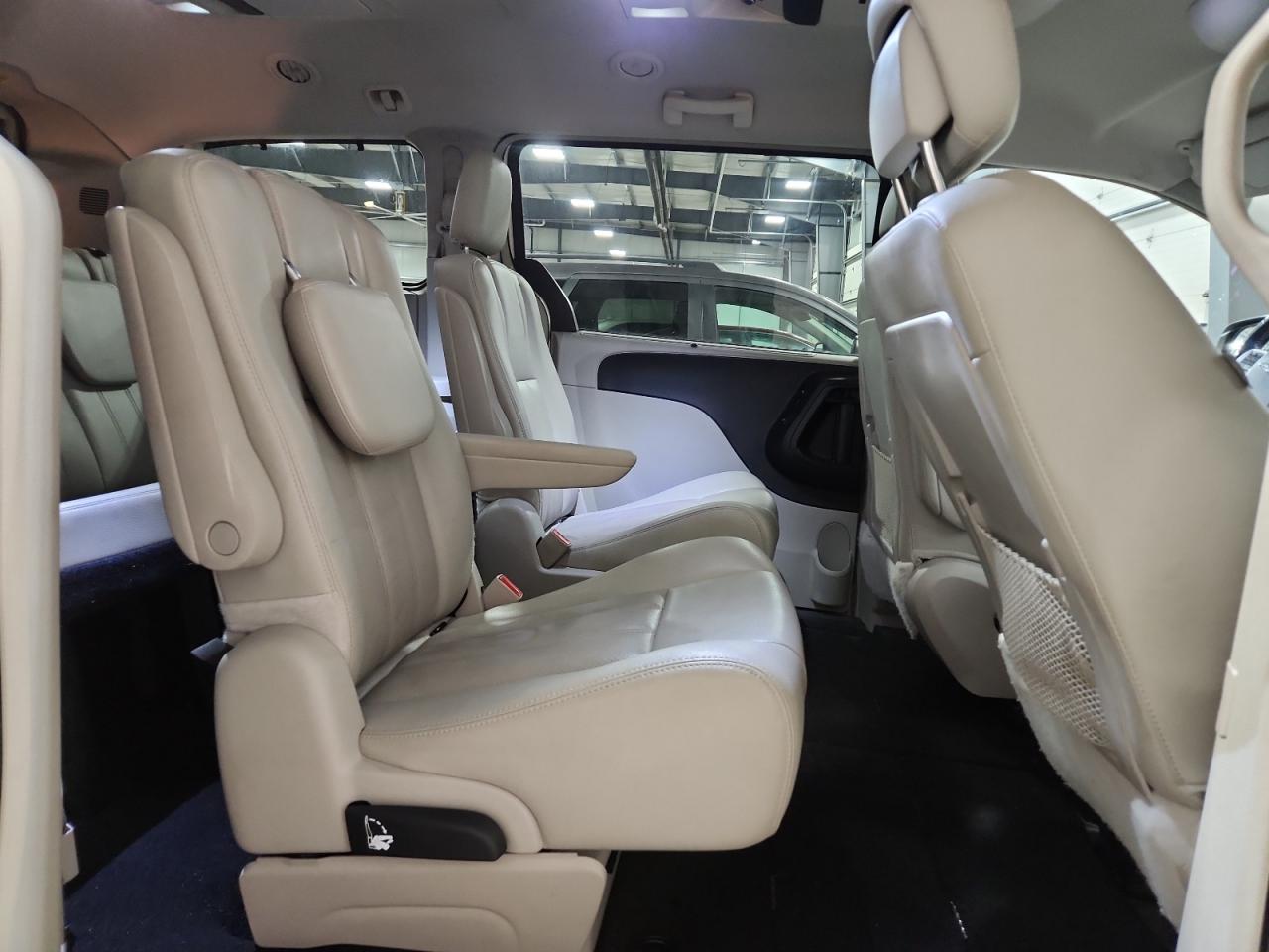 2015 Chrysler Town & Country Touring L VIN: 2C4RC1CG2FR507008 Lot: 92587335