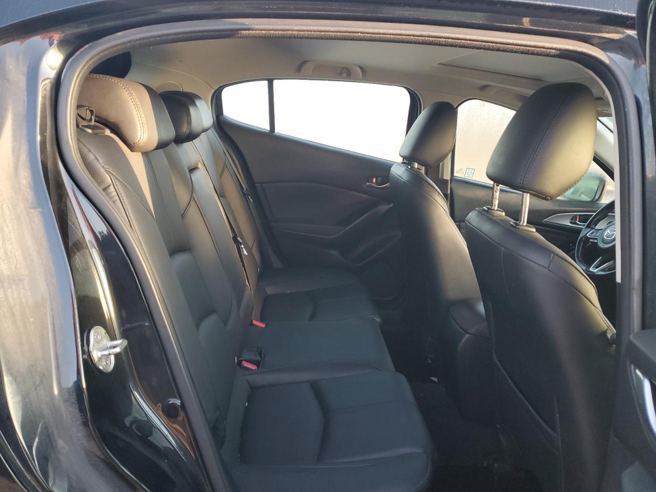 2018 Mazda 3 Touring VIN: 3MZBN1L37JM240941 Lot: 90924085
