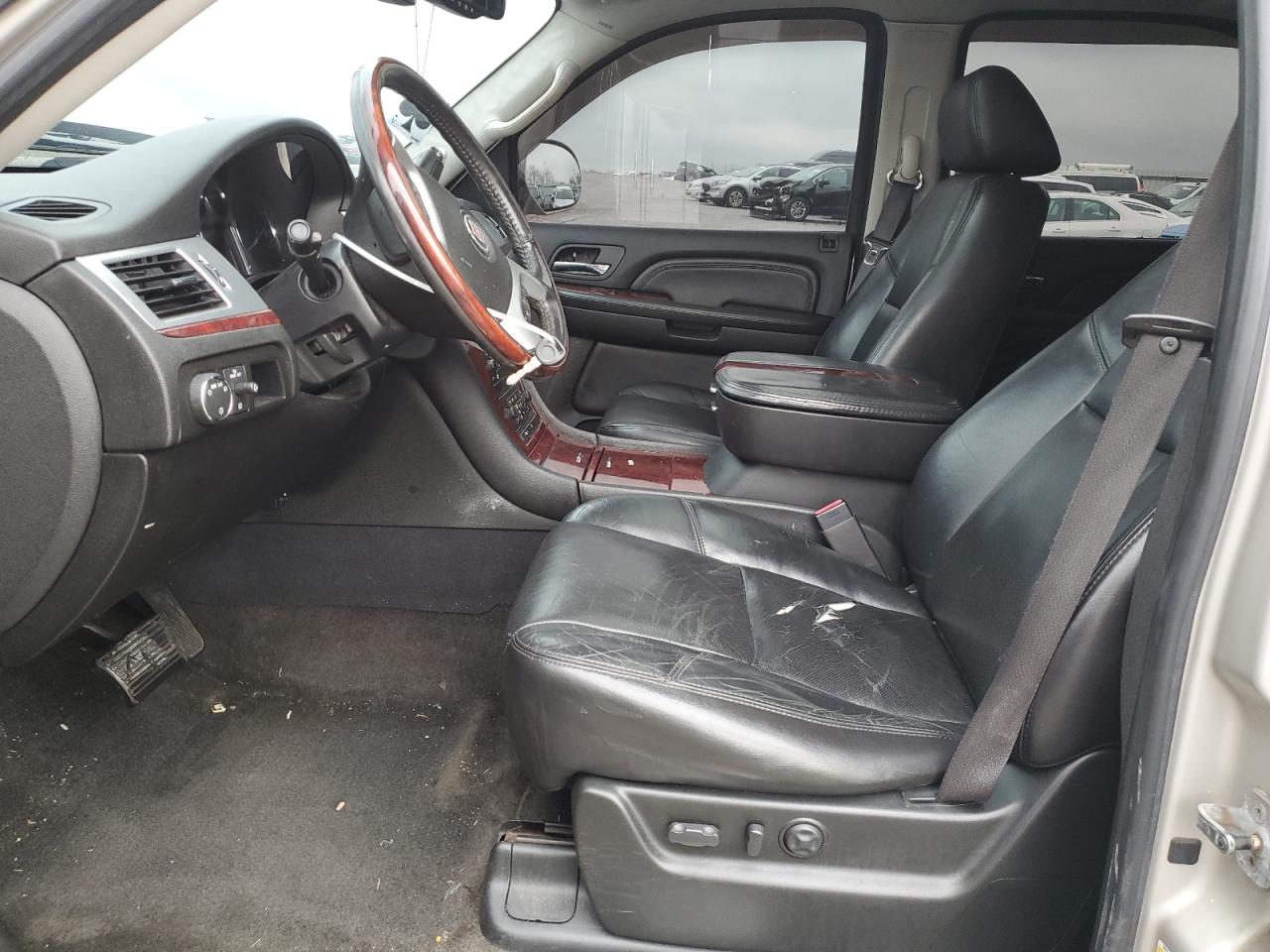 2008 Cadillac Escalade Luxury VIN: 1GYFK63878R211366 Lot: 91811235