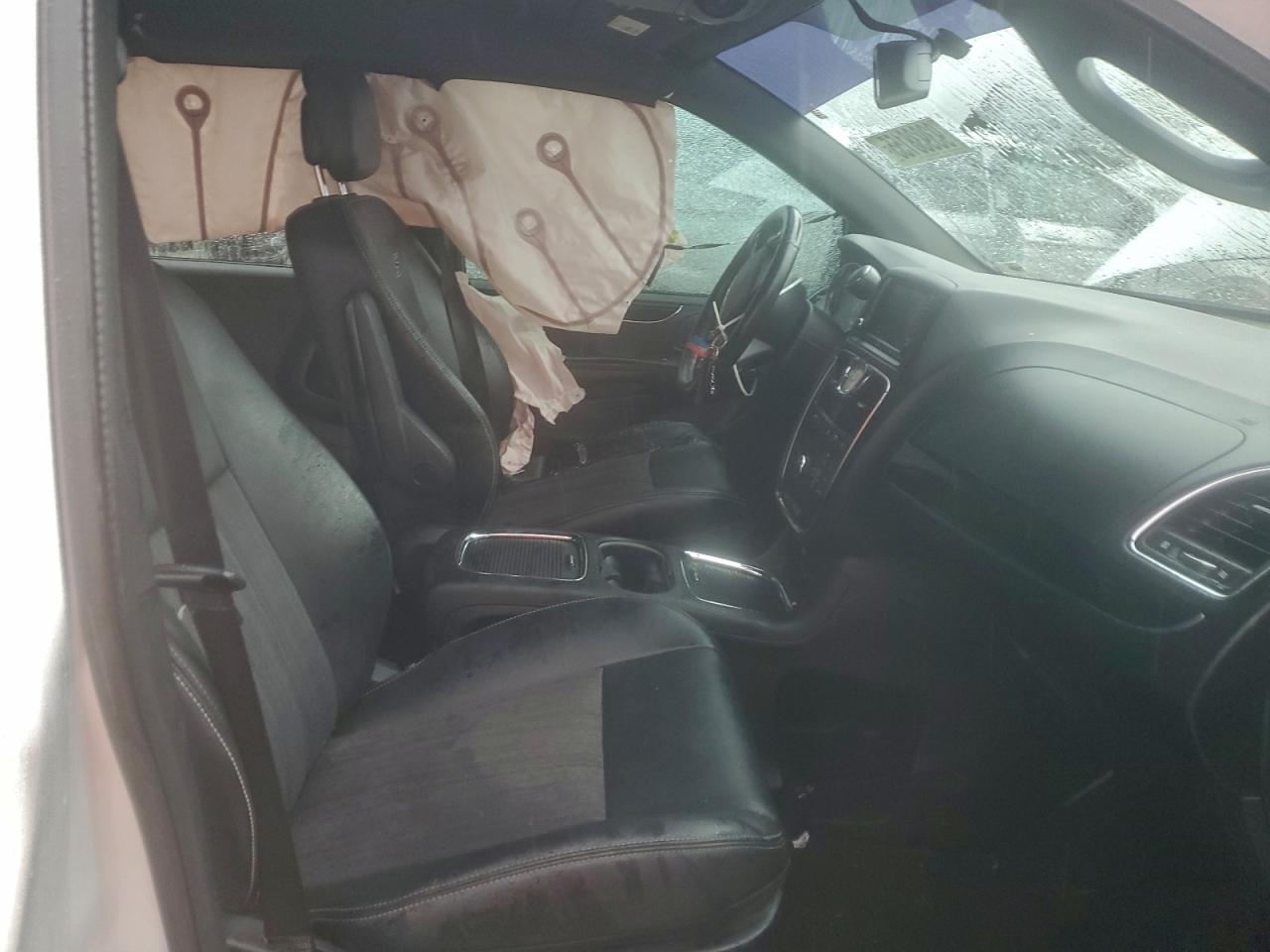 2014 Chrysler Town & Country S VIN: 2C4RC1HG6ER227955 Lot: 93938155