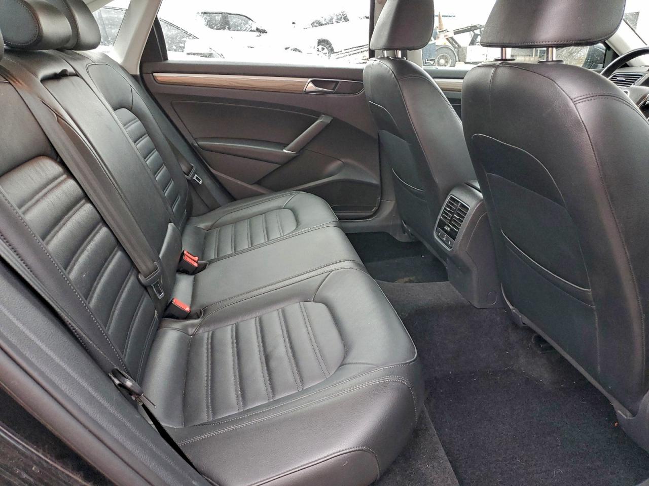 2018 Volkswagen Passat Sel Premium VIN: 1VWCA7A34JC020373 Lot: 92365445