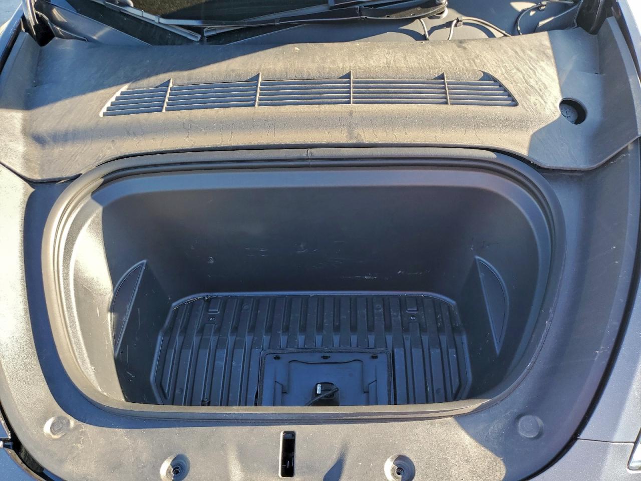 2024 Tesla Model Y VIN: 7SAYGDEE1RF181055 Lot: 94156595