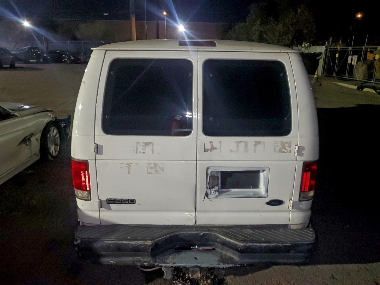 2001 Ford Econoline E250 Van VIN: B14310 Lot: 95113515