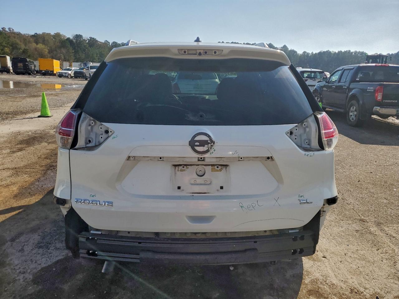 2015 Nissan Rogue S VIN: 5N1AT2MTXFC806152 Lot: 93928505